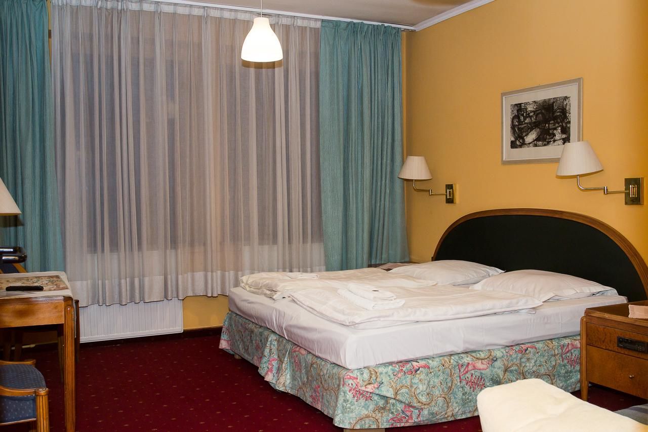Отель Hotel Karkonosze Каменна-Гура-13