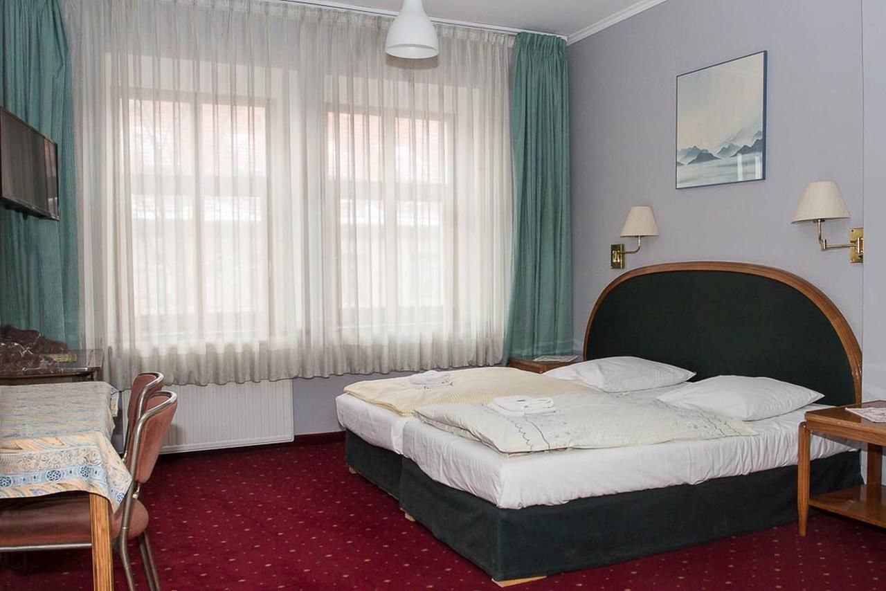 Отель Hotel Karkonosze Каменна-Гура-17