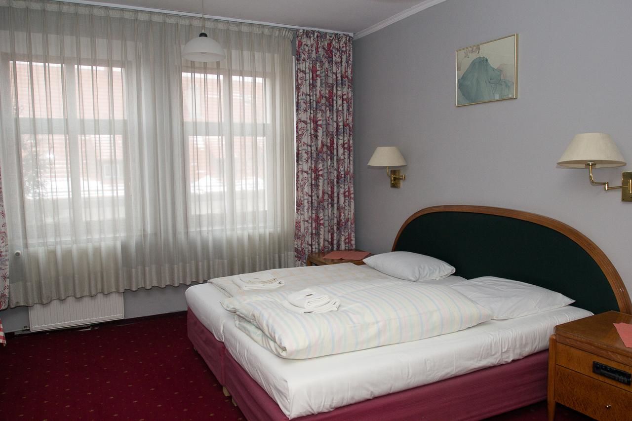 Отель Hotel Karkonosze Каменна-Гура-20