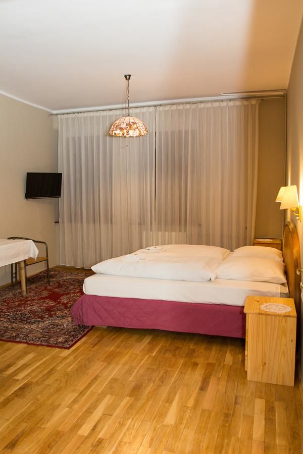 Отель Hotel Karkonosze Каменна-Гура-21