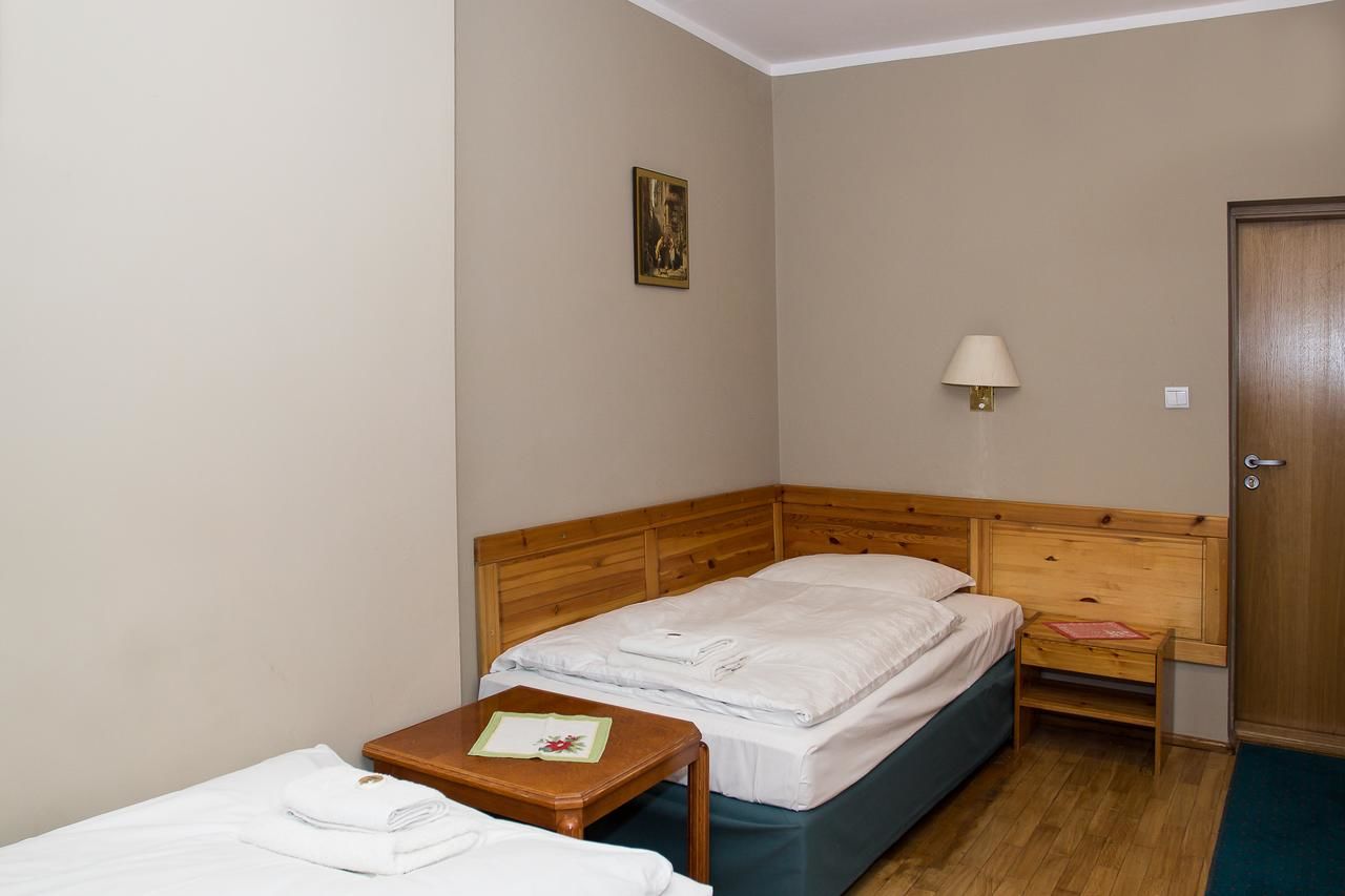 Отель Hotel Karkonosze Каменна-Гура