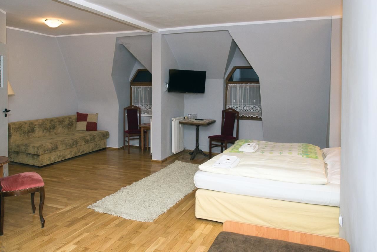 Отель Hotel Karkonosze Каменна-Гура