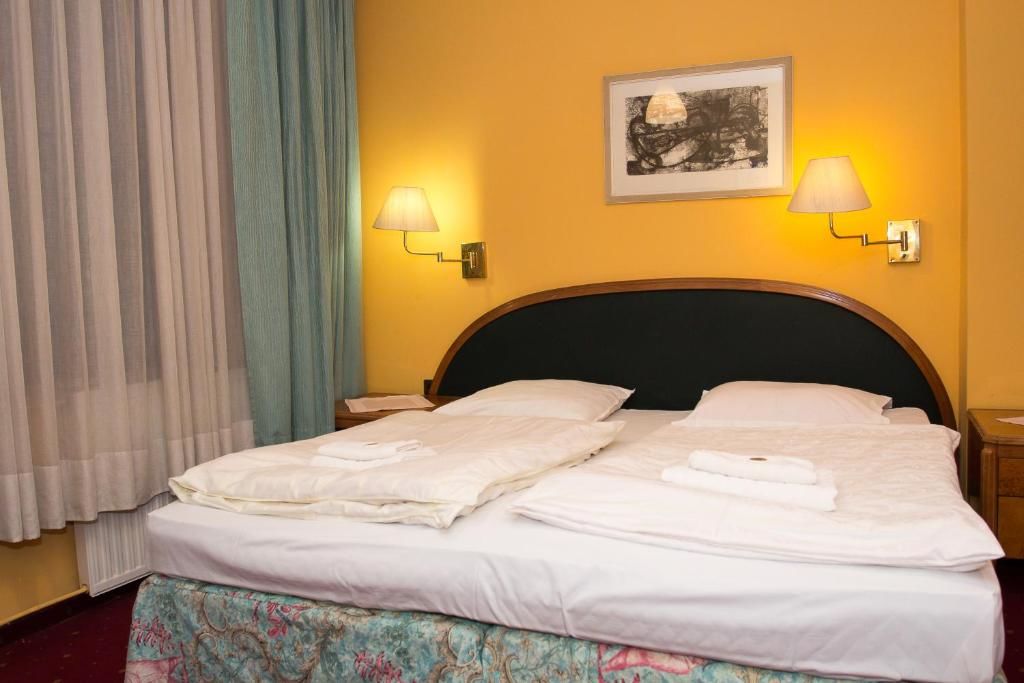 Отель Hotel Karkonosze Каменна-Гура-49